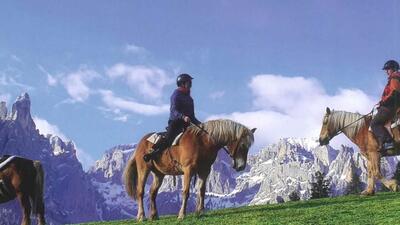 Trekking a cavallo in Trentino nelle Dolomiti del Primiero