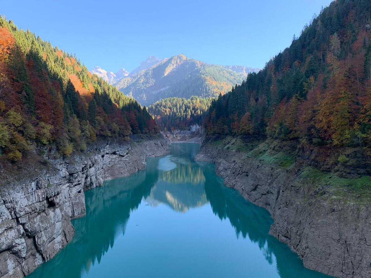 emozioni uniche nelle dolomiti il ponte tibetano in val noana in trentino dolomiti