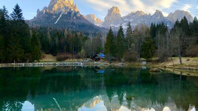 Vivere l'alba <br>tra la maestosità delle Dolomiti