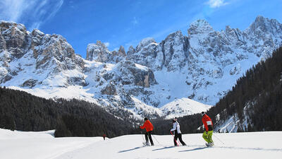 Ciaspolare <br> tra il silenzio della natura